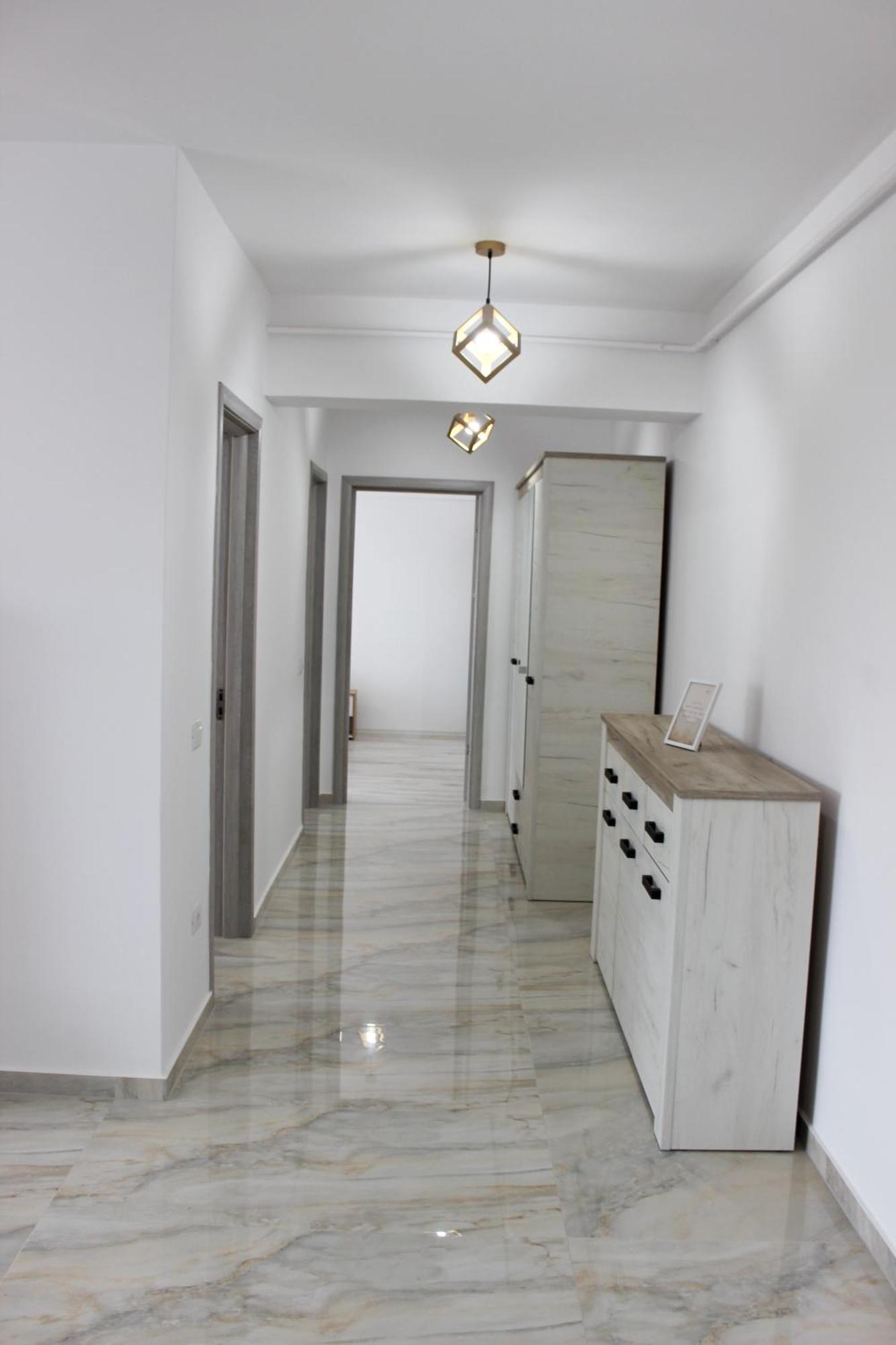Cozy Apartments In Centre Of Suceava Near Kaufland And University Buitenkant foto