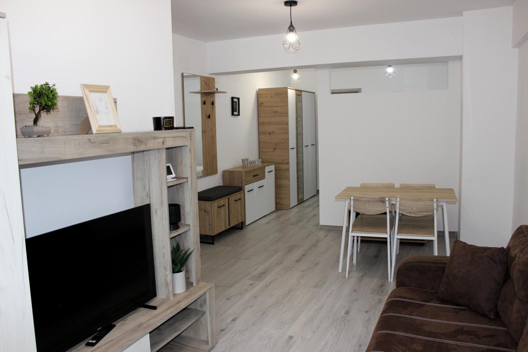 Cozy Apartments In Centre Of Suceava Near Kaufland And University Buitenkant foto